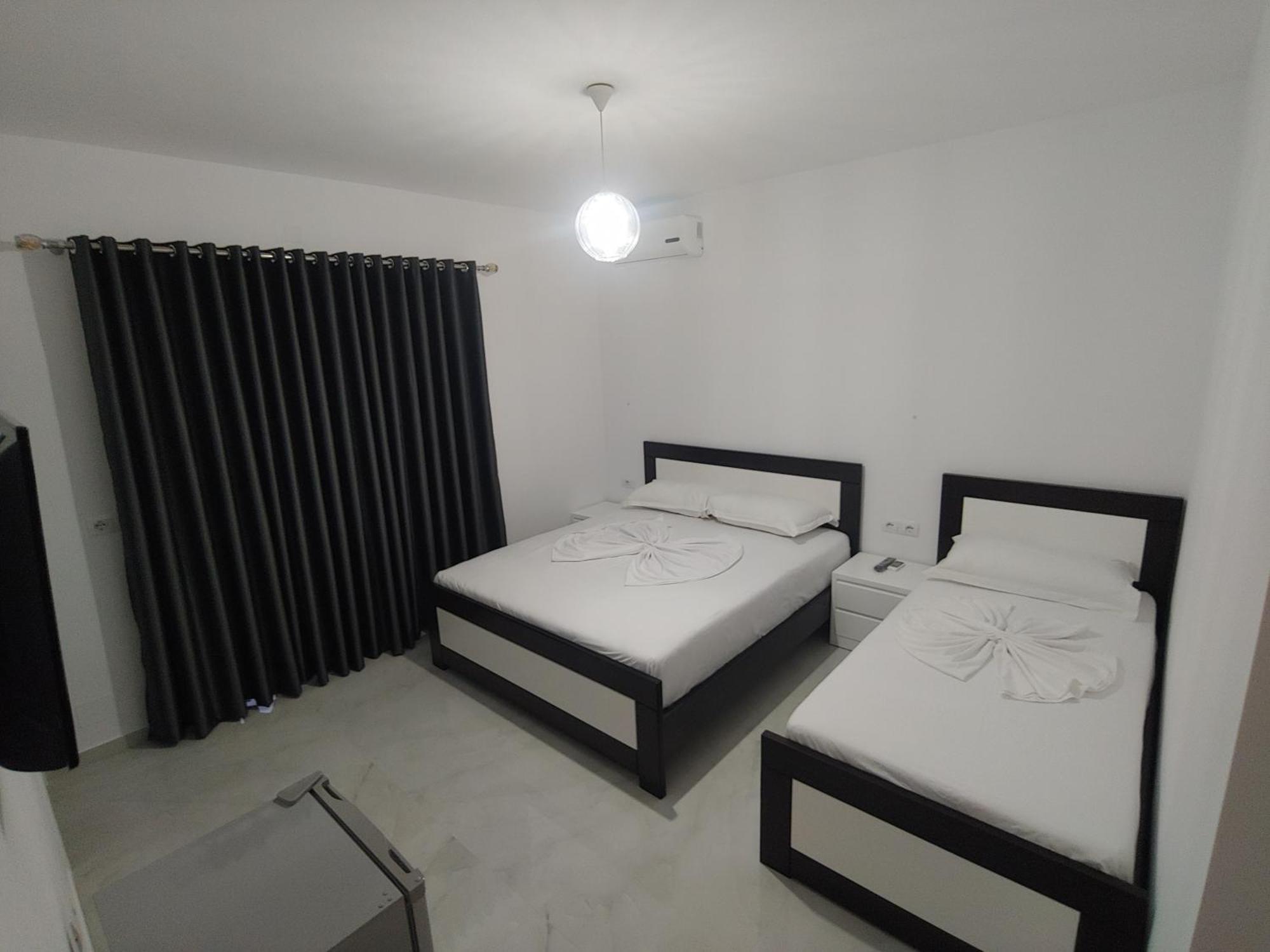 Guesthouse Leo Ksamil Eksteriør billede